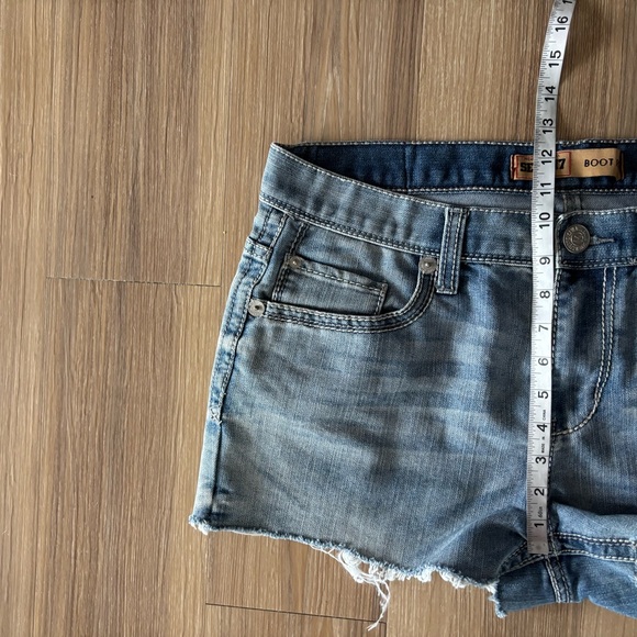 Y2K Seven7 Shorts Blue Denim Light Wash Distressed Cut Off Womens 18 Boho - Picture 6 of 9